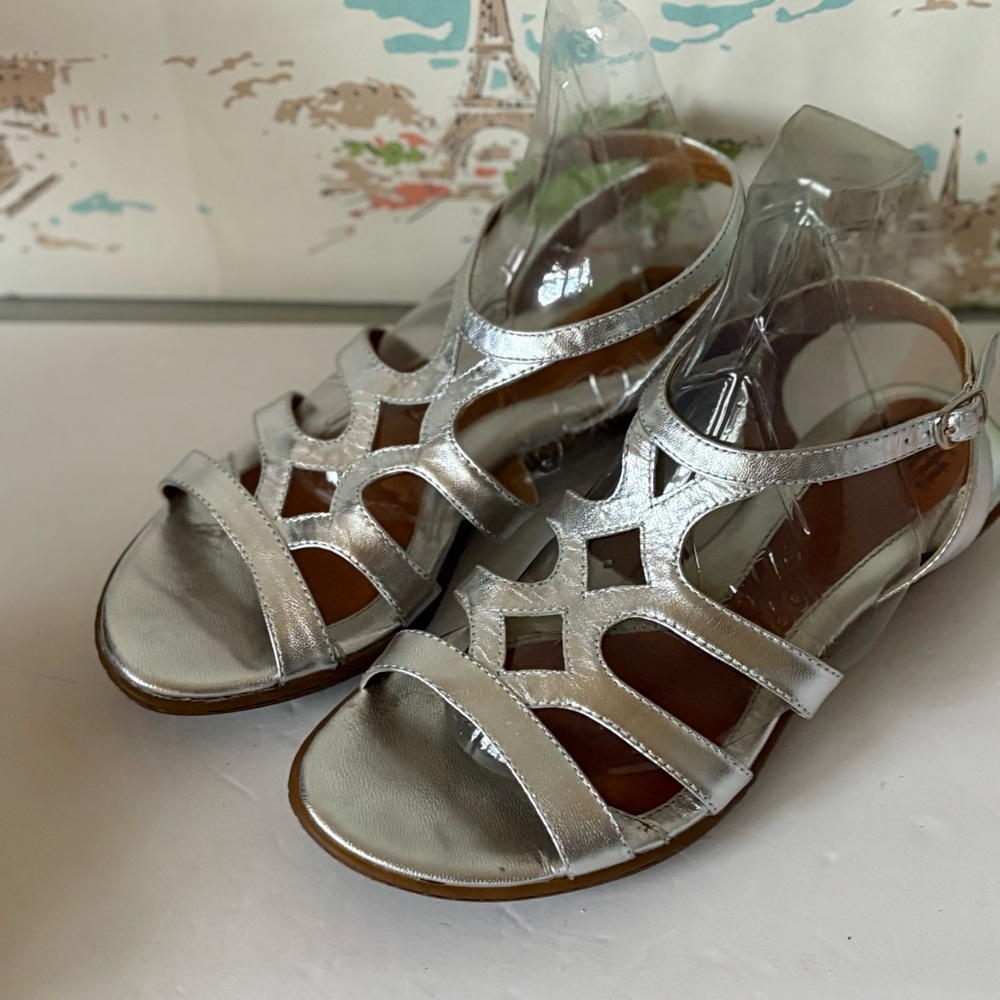 Sofft Metallic Silver Strappy Women's Sandals Size 8 - Picture 3 of 10